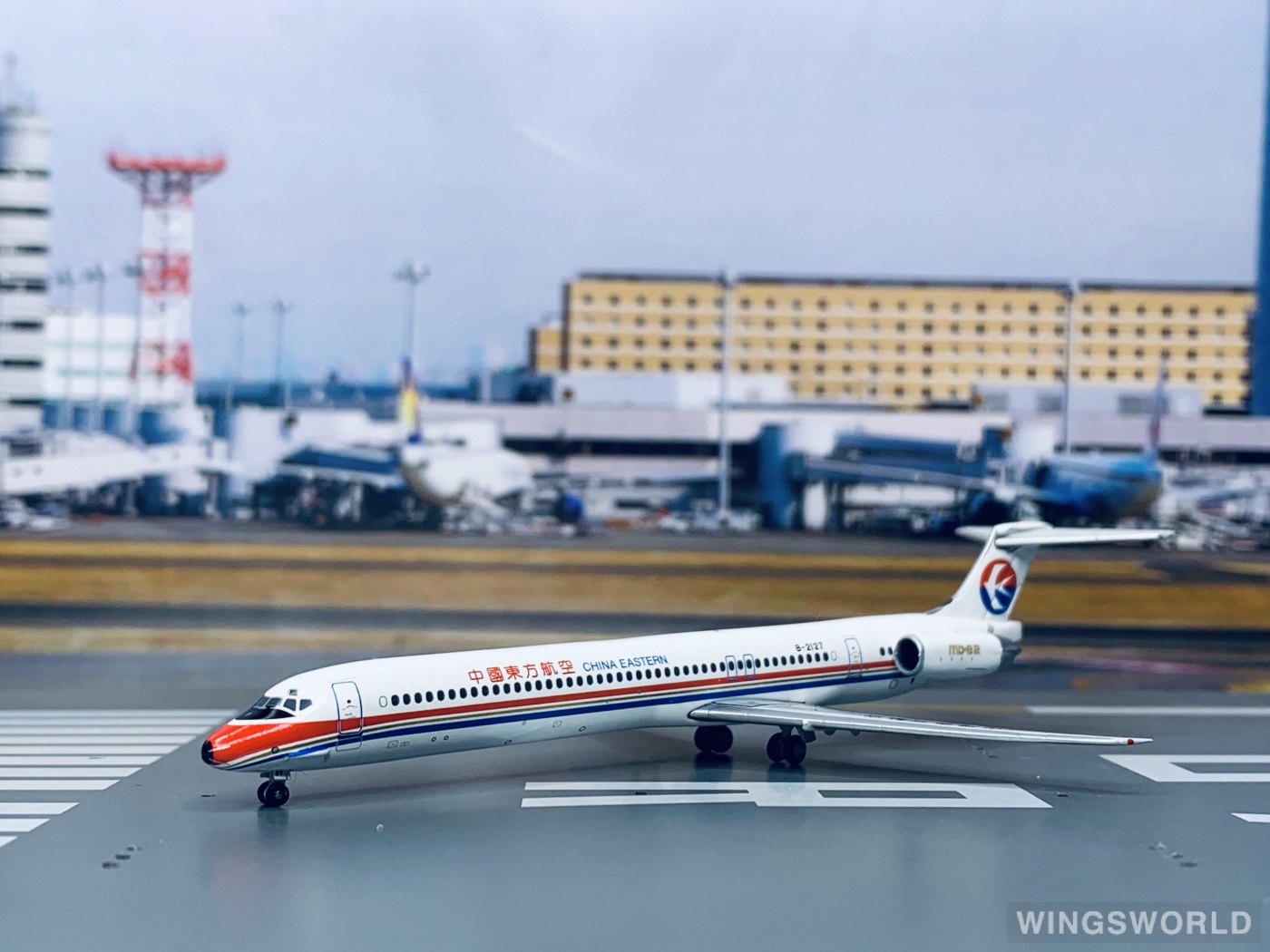 Geminijets 1:400 GJCES1372 China Eastern 中国东方航空 McDonnell Douglas MD-82 B-2127