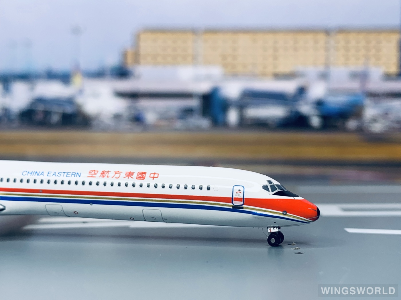 Geminijets 1:400 GJCES1372 China Eastern 中国东方航空 McDonnell Douglas MD-82 B-2127