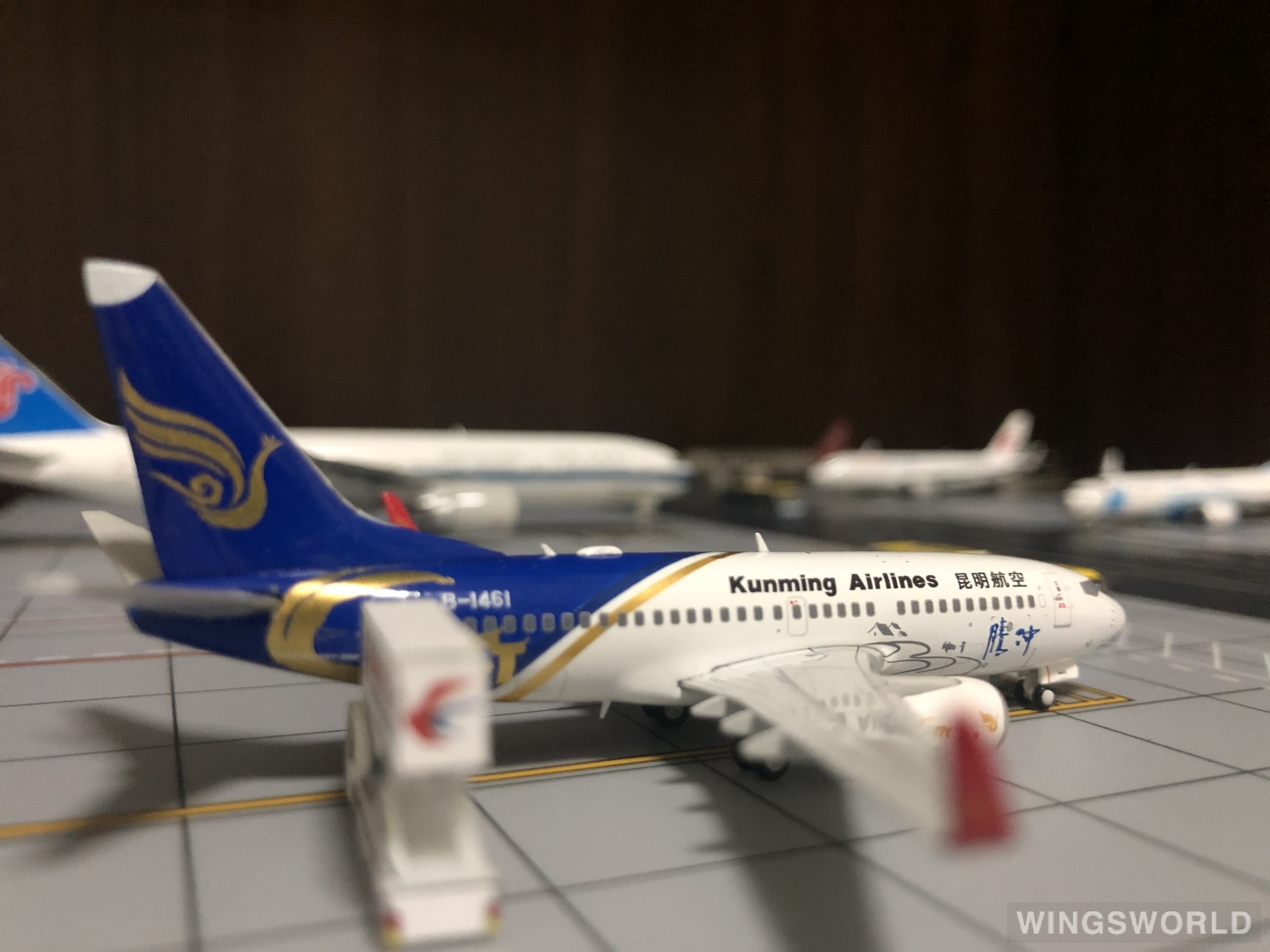 JC Wings 1:400 LH4069 Kunming Airlines 昆明航空 Boeing 737-700 B-1461