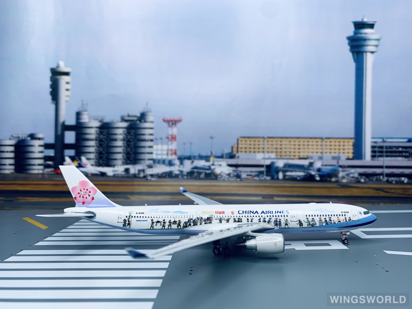 Phoenix 1:400 PH10946 China Airlines 中华航空 Airbus A330-300 B-18358