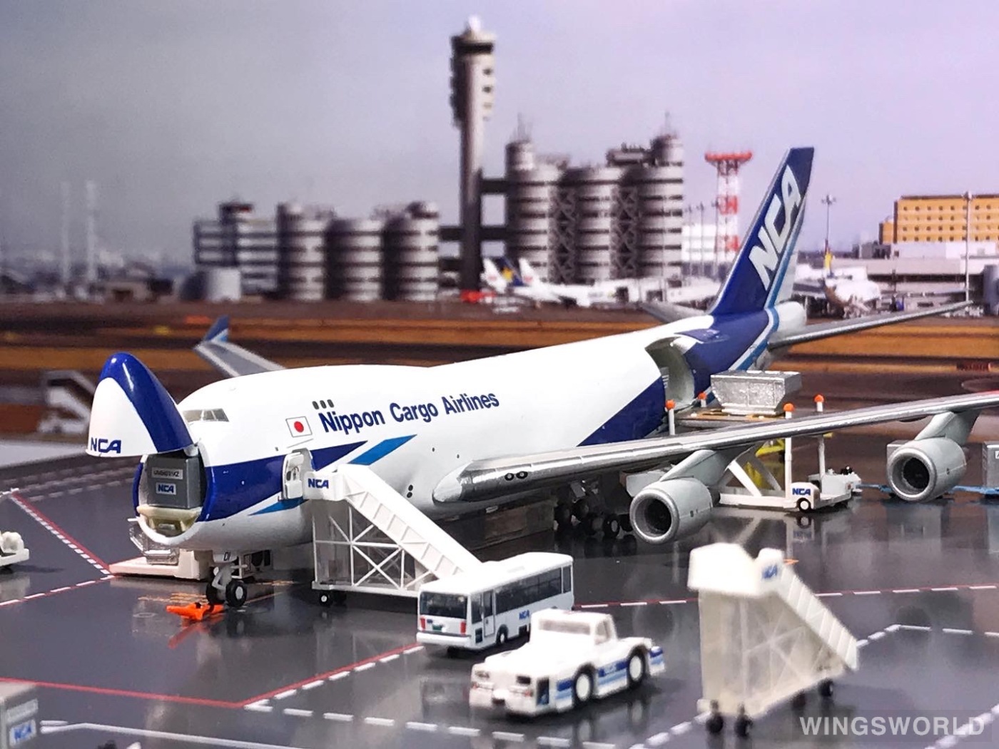Hogan 1:400 KZD44402 Nippon Cargo Airlines 日本货物航空 Boeing 747-400 JA01KZ