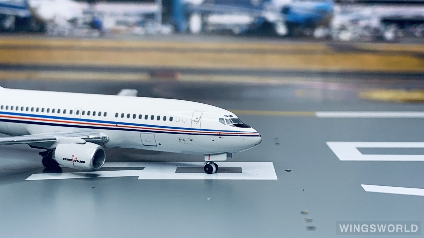 AeroClassics 1:400 ACB4018 PLAAF 中国空军 Boeing 737-300 B-4018