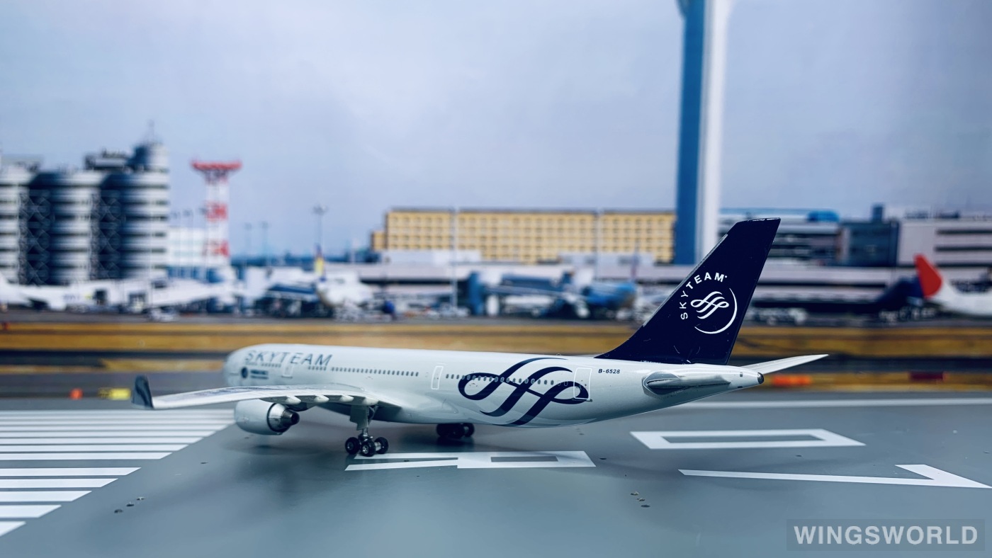 Phoenix 1:400 PH10510 China Southern 中国南方航空 Airbus A330-200 B-6528