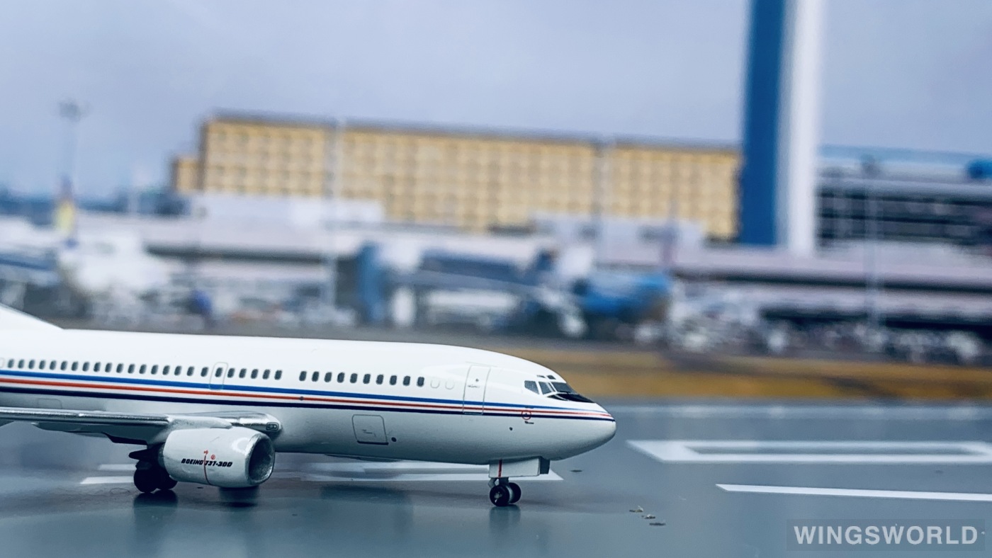 AeroClassics 1:400 ACB4008 PLAAF 中国空军 Boeing 737-300 B-4008