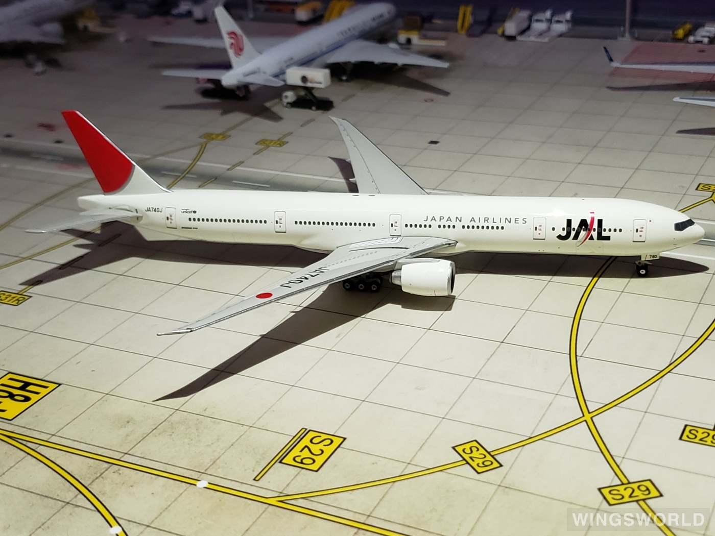 Phoenix 1:400 PH10566 Japan Airlines 日本航空 Boeing 777-300ER JA740J