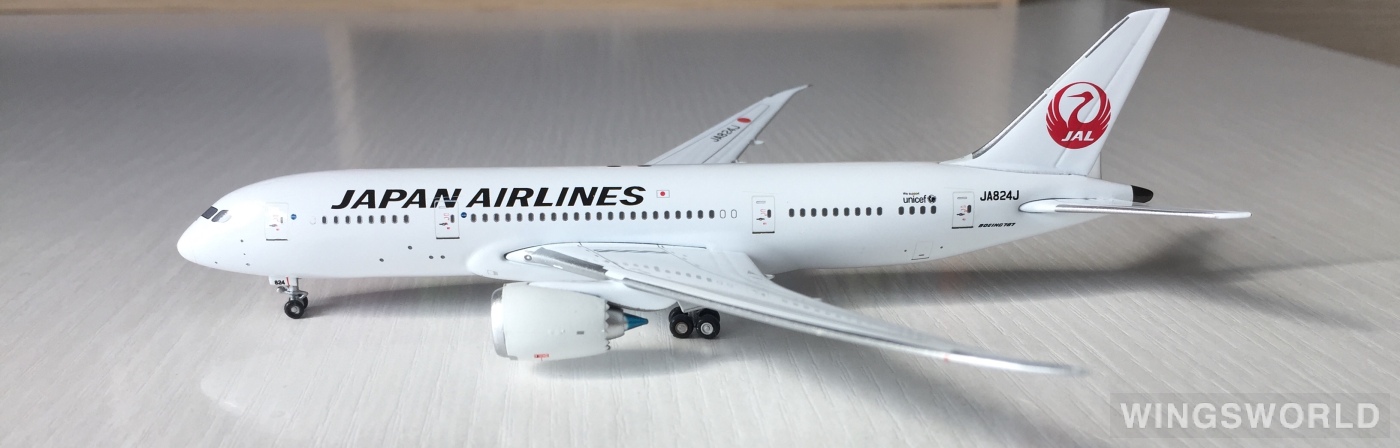 Apollo 1:400 A13030 Japan Airlines 日本航空 Boeing 787-8 JA824J