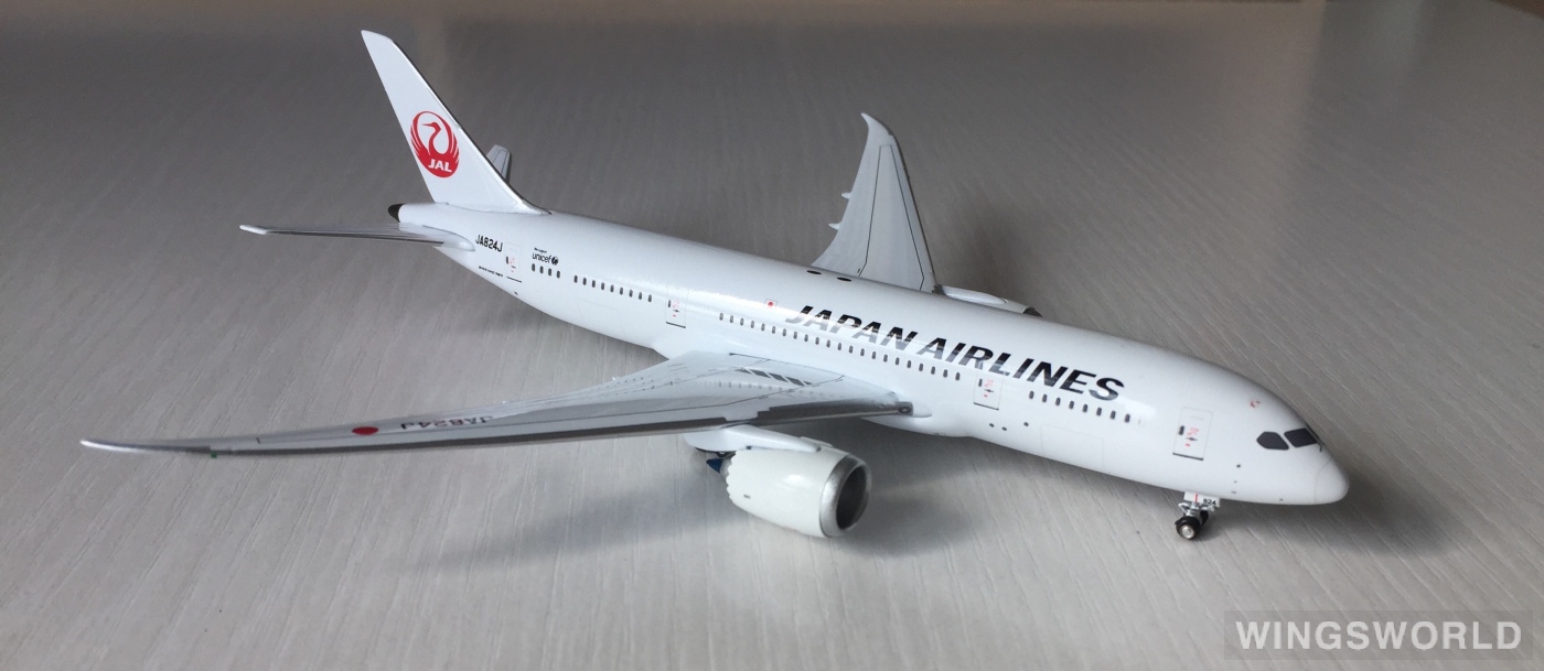 Apollo 1:400 A13030 Japan Airlines 日本航空 Boeing 787-8 JA824J