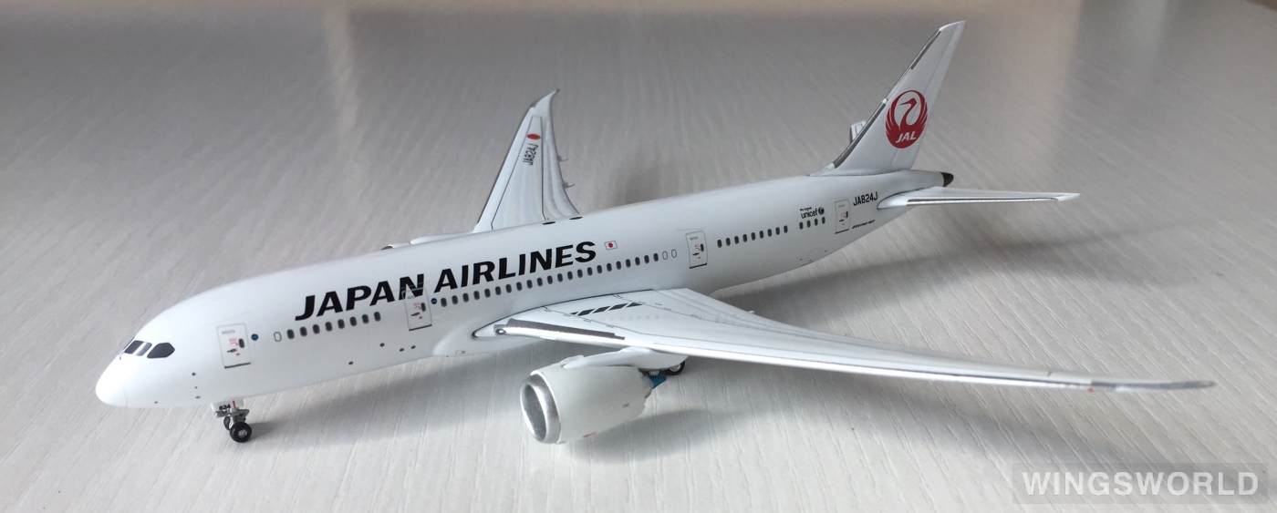 Apollo 1:400 A13030 Japan Airlines 日本航空 Boeing 787-8 JA824J
