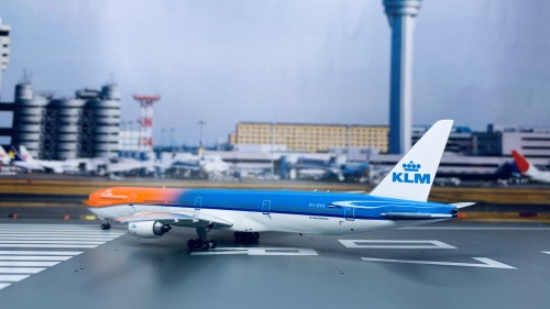 KLM 荷兰皇家航空 Boeing 777-300ER PH-BVA 橙色骄傲彩绘涂装 PH11286 Phoenix 1:400