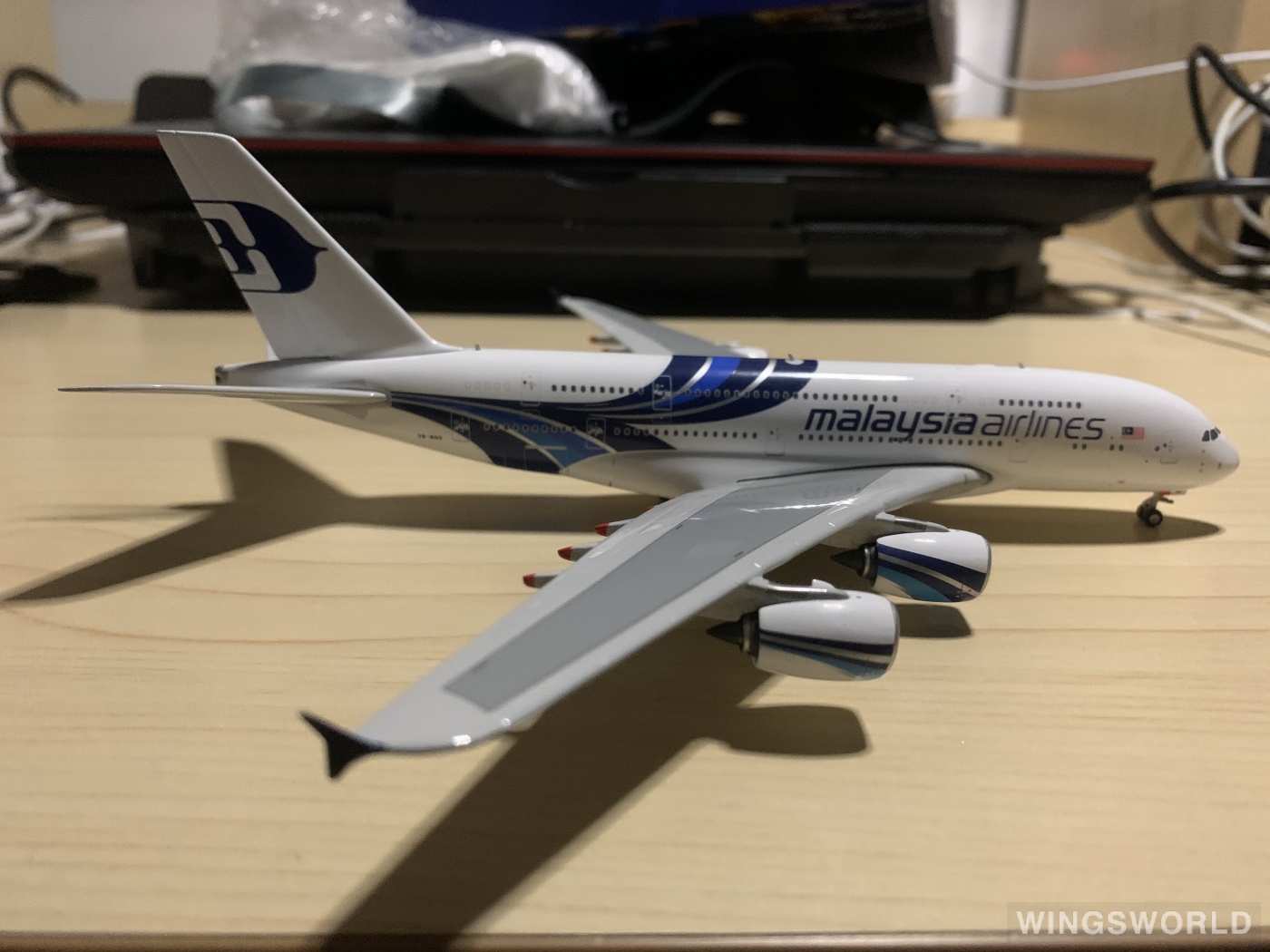Phoenix 1:400 PH04341 Malaysia Airlines 马来西亚航空 Airbus A380-800 9M-MNB