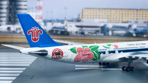 China Southern 中国南方航空 Airbus A330-300 B-8870 广东荔枝彩绘 PH11620 Phoenix 1:400