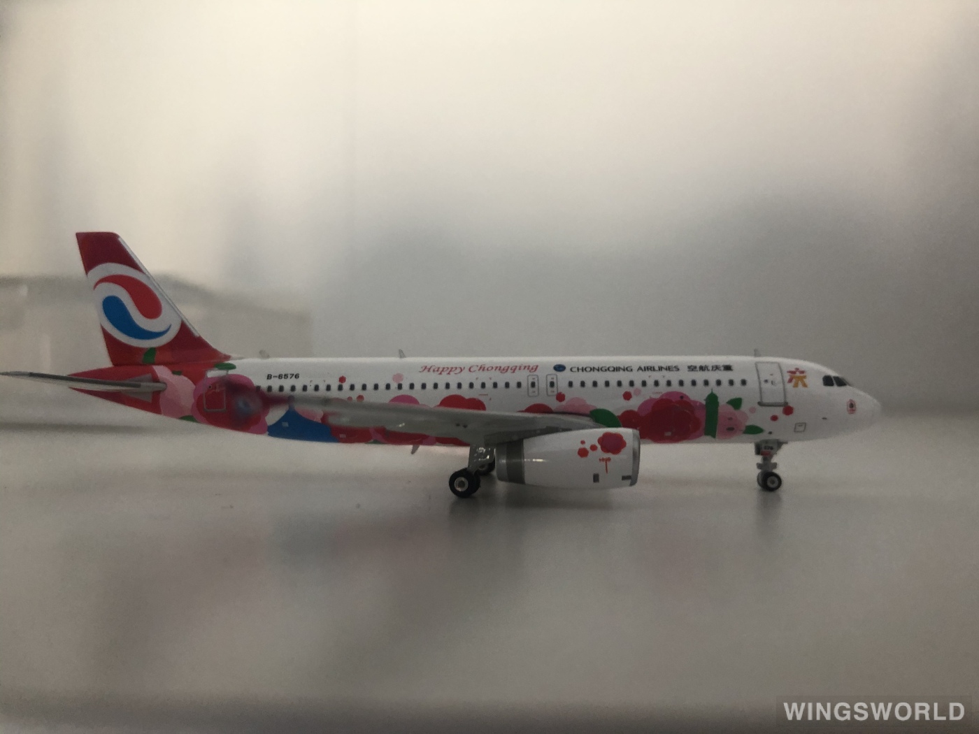 Phoenix 1:400 PH11244 Chongqing Airlines 重庆航空 Airbus A320 B-6576