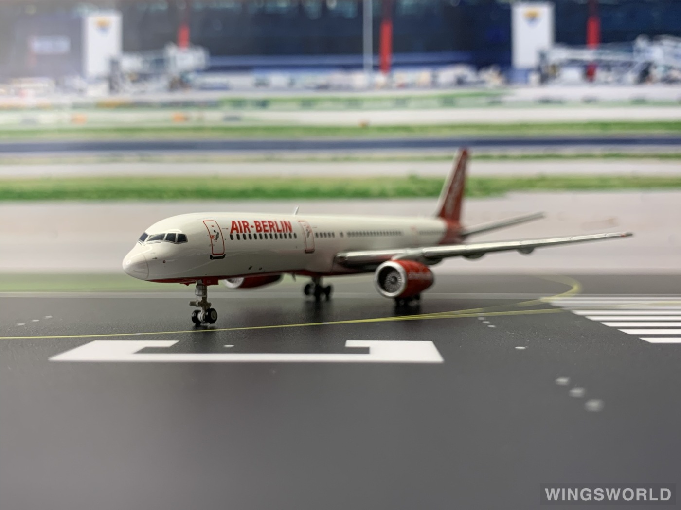 JC Wings 1:400 LH4091 Air Berlin 柏林航空 Boeing 757-200 HB-IHR