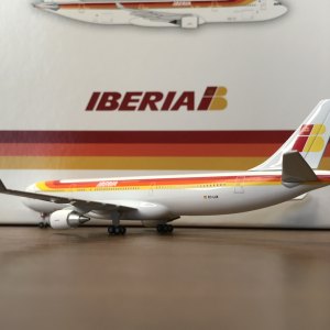 Iberia 西班牙国家航空 Airbus A330-300 EC-LUK  HG5422 Hogan 1:400