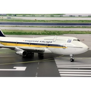 Singapore Airlines 新加坡航空 Boeing 747-300 9V-SKA 1980s colors. 