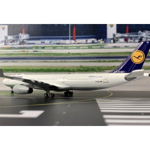 Lufthansa 汉莎航空 Airbus A330-300 D-AIKC 1990s colors. With rolling gears. Exclusive for SkyWings, Guangzhou. PMDAIKC Pandamodel 1:400