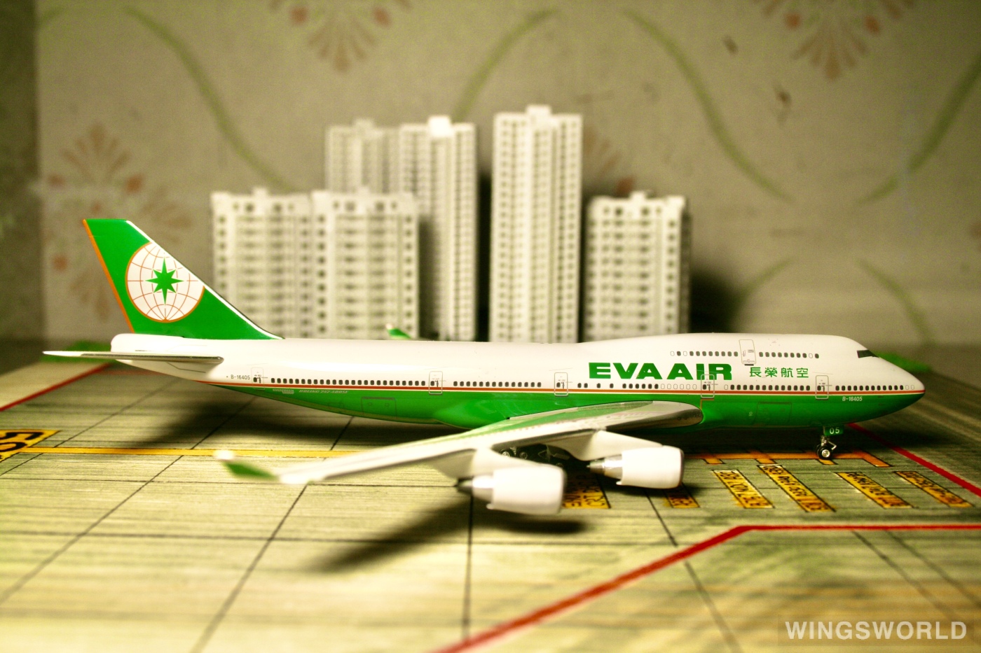 Phoenix 1:400 PH10313 EVA Air 长荣航空 Boeing 747-400 B-16405