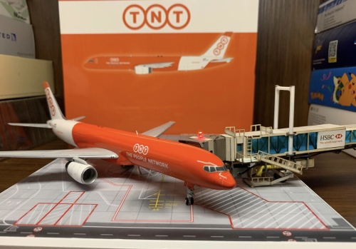 TNT 天地 Boeing 757-200 OE-LFB  XX2202 JC Wings 1:200