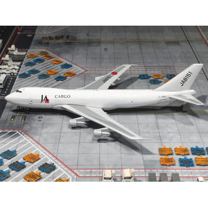 Japan Airlines 日本航空 Boeing 747-200 JA8151 1990s colors. 