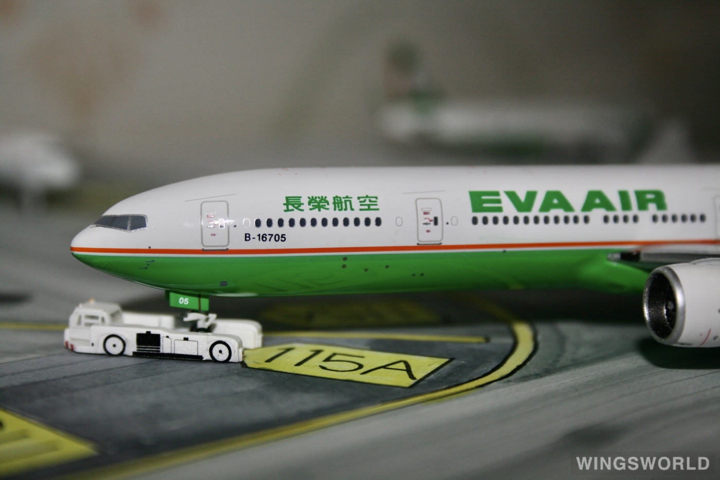 Phoenix 1:400 PH10202 EVA Air 长荣航空 Boeing 777-300ER B-16705