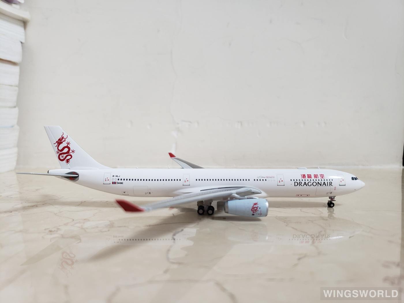 JC Wings 1:400 Airbus A330-300 Dragonair 港龙航空EW4333003 B JC Wings 1:400 Airbus A330-300 Dragonair 港龙航空EW4333003 B