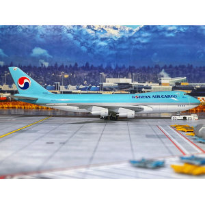 Korean Air 大韩航空 Boeing 747-200 HL7408 1990s colors. 