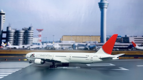 Japan Airlines 日本航空 Boeing 777-300ER JA740J 2003s colors. With rolling gears. PH10566 Phoenix 1:400