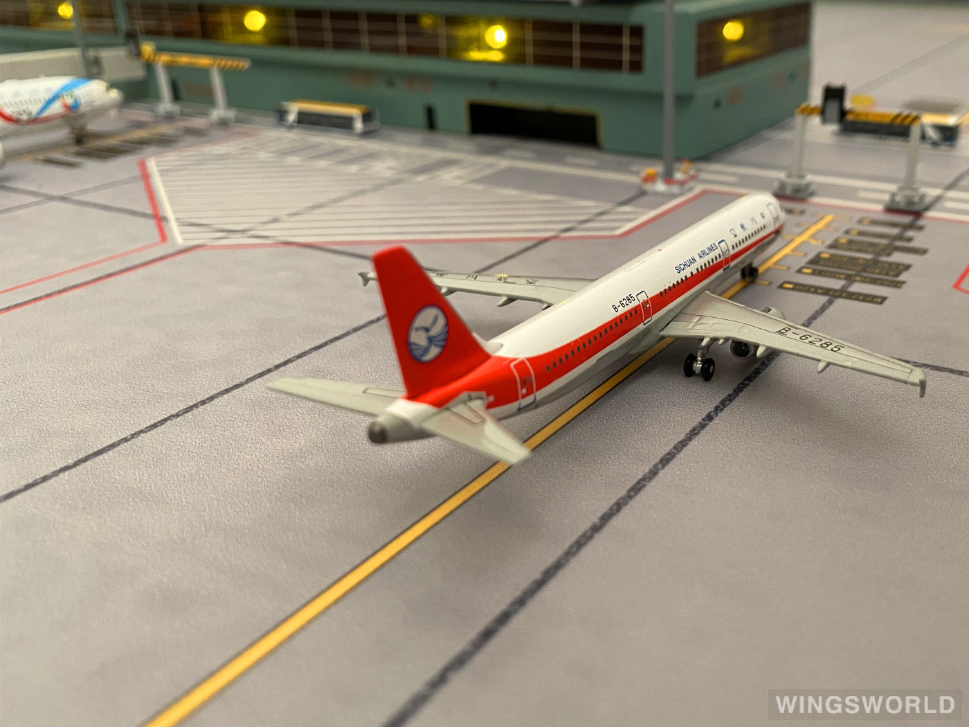 Phoenix 1:400 PH10261 Sichuan Airlines 四川航空 Airbus A321 B-6285