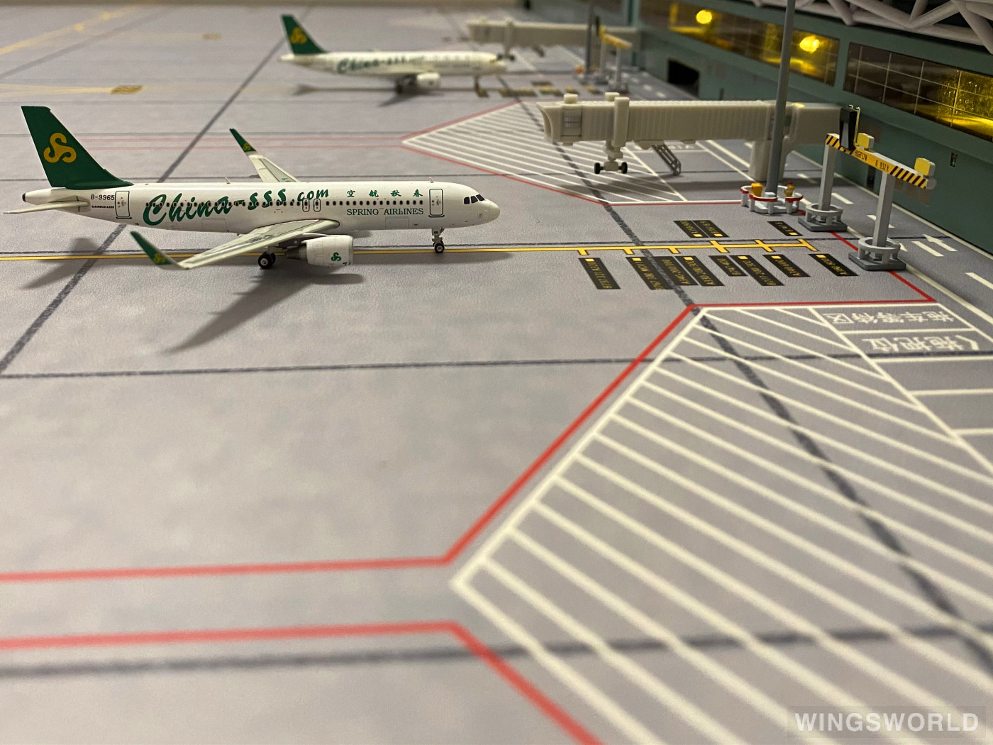 Phoenix 1:400 PH10990 Spring Airlines 春秋航空 Airbus A320 B-9965