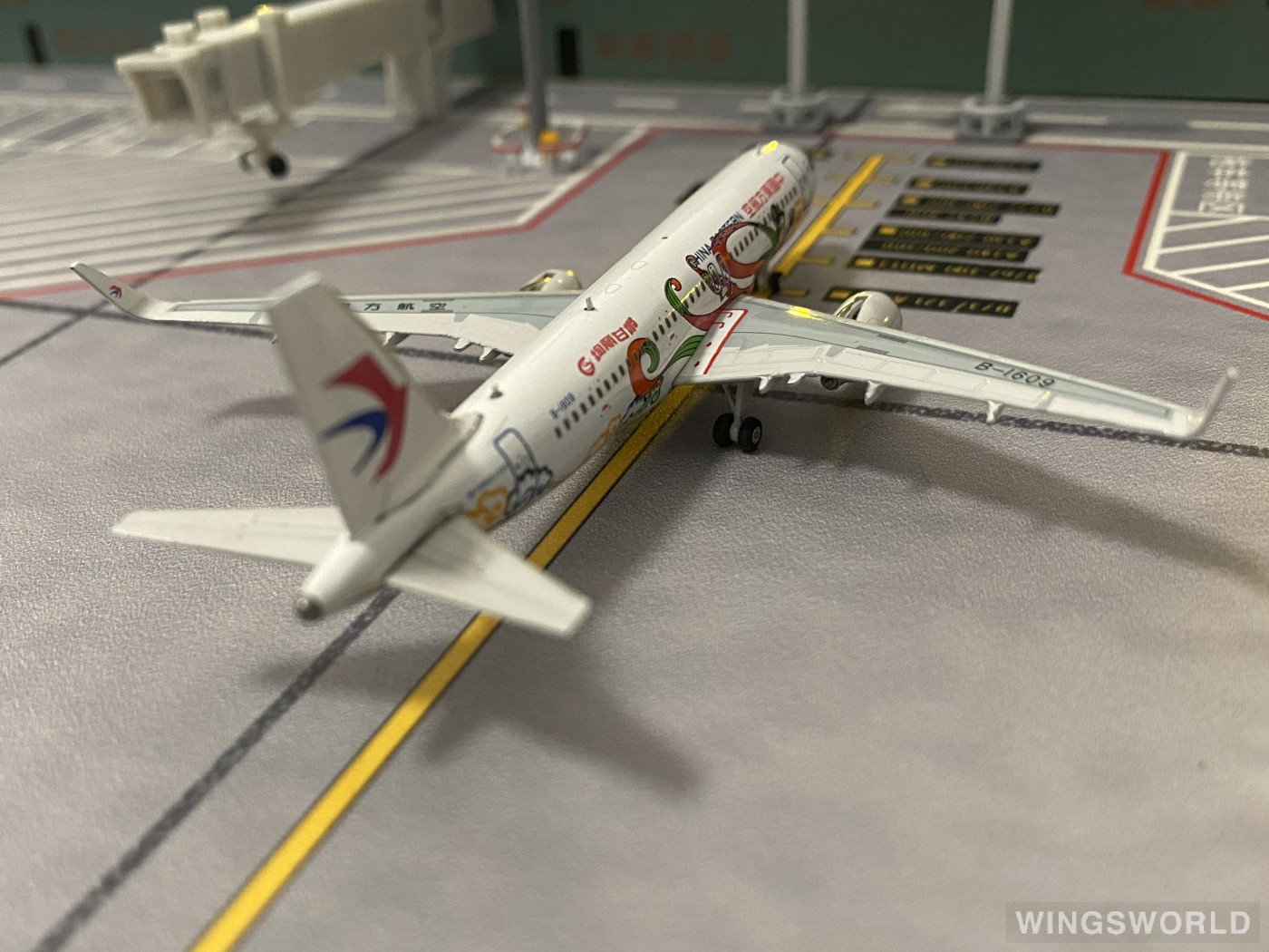 Phoenix 1:400 PH11068 China Eastern 中国东方航空 Airbus A320 B-1609