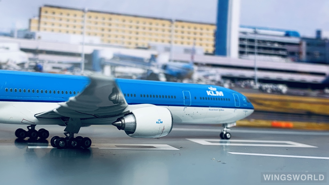 Phoenix 1:400 PH10563 KLM 荷兰皇家航空 Boeing 777-300ER PH-BVF