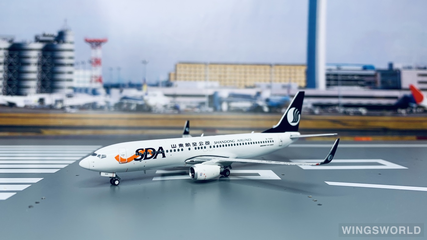 Phoenix 1:400 PH11370 Shandong Airlines 山东航空 Boeing 737-800 B-7569