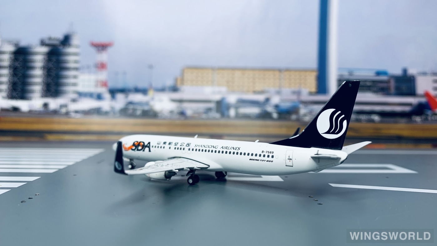 Phoenix 1:400 PH11370 Shandong Airlines 山东航空 Boeing 737-800 B-7569