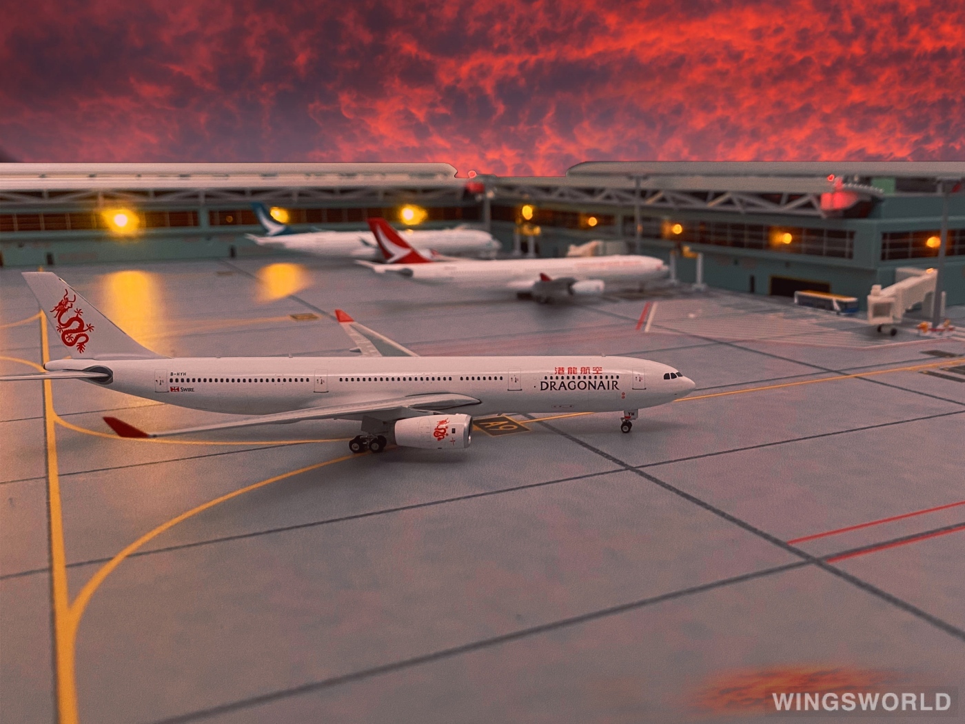 Phoenix 1:400 PH04352 Dragonair 港龙航空 Airbus A330-300 B-HYH