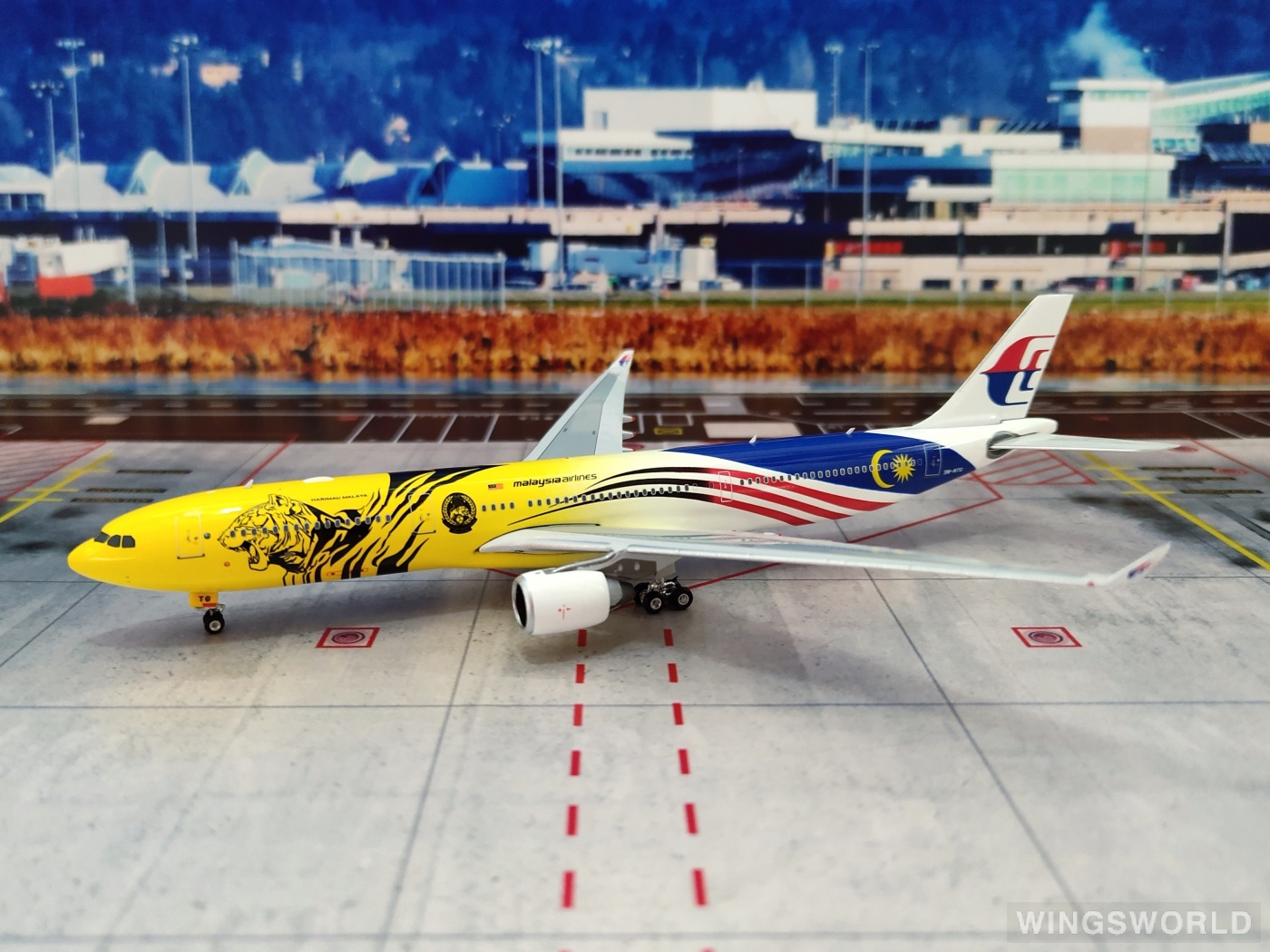 Phoenix 1:400 PH04361 Malaysia Airlines 马来西亚航空 Airbus A330-300 9M-MTG