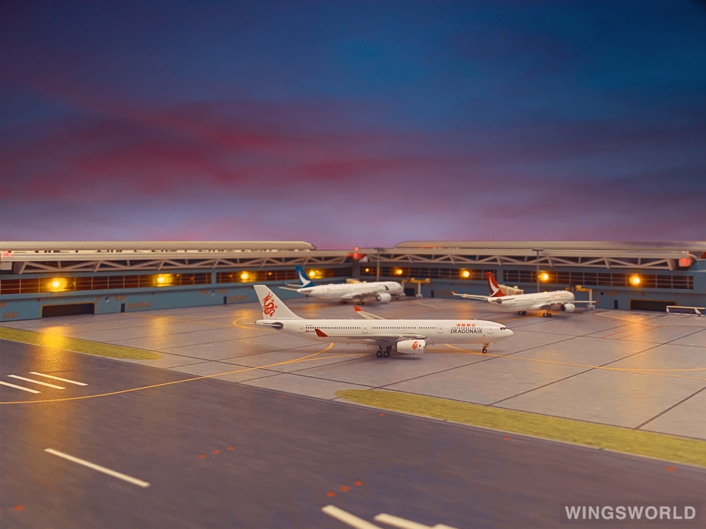 Phoenix 1:400 PH04352 Dragonair 港龙航空 Airbus A330-300 B-HYH