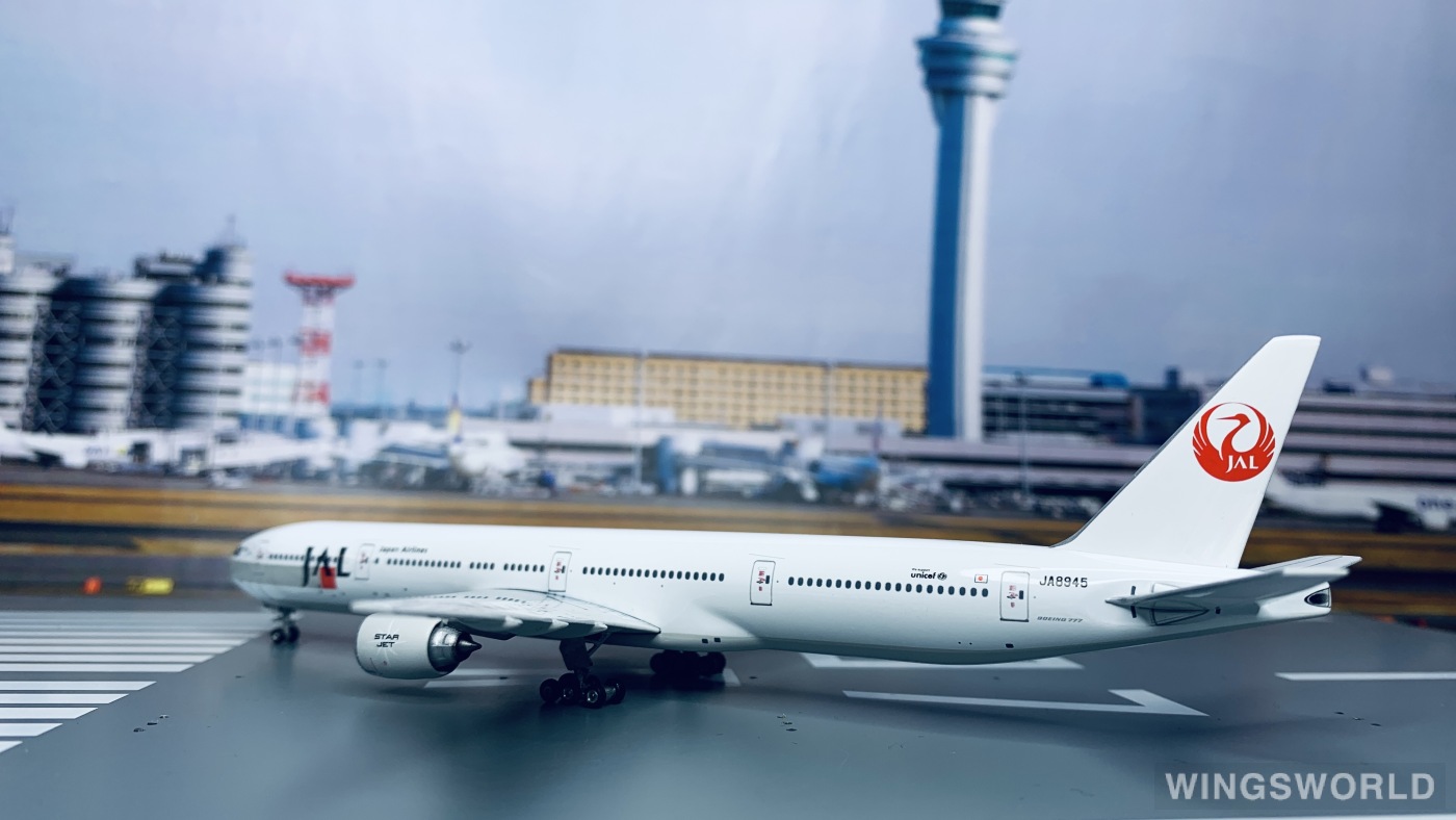 Phoenix 1:400 PH10270 Japan Airlines 日本航空 Boeing 777-300 JA8945