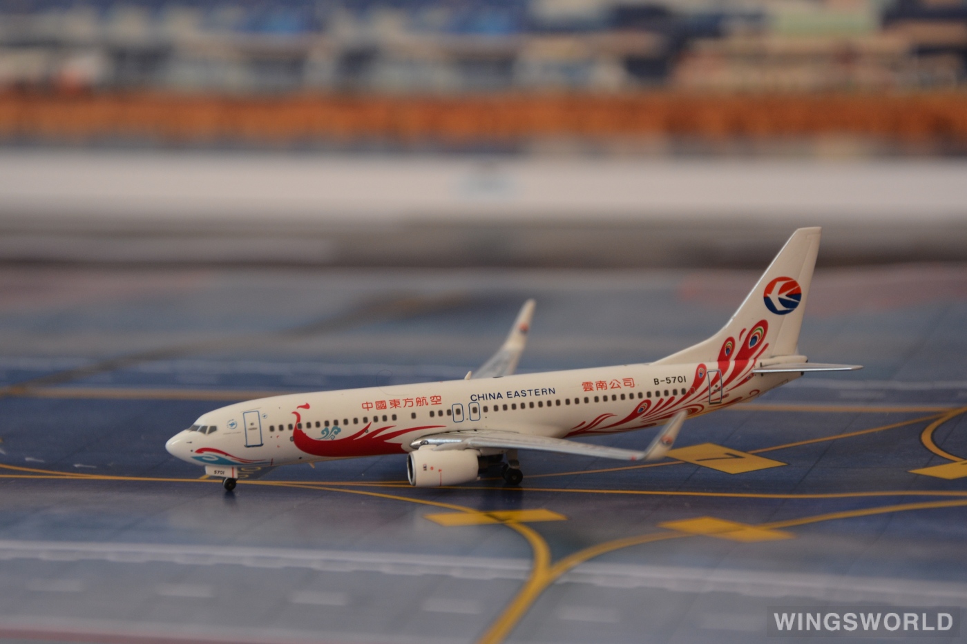 Pandamodel 1:400 PM-B-5701 China Eastern 中国东方航空 Boeing 737-800 B-5701