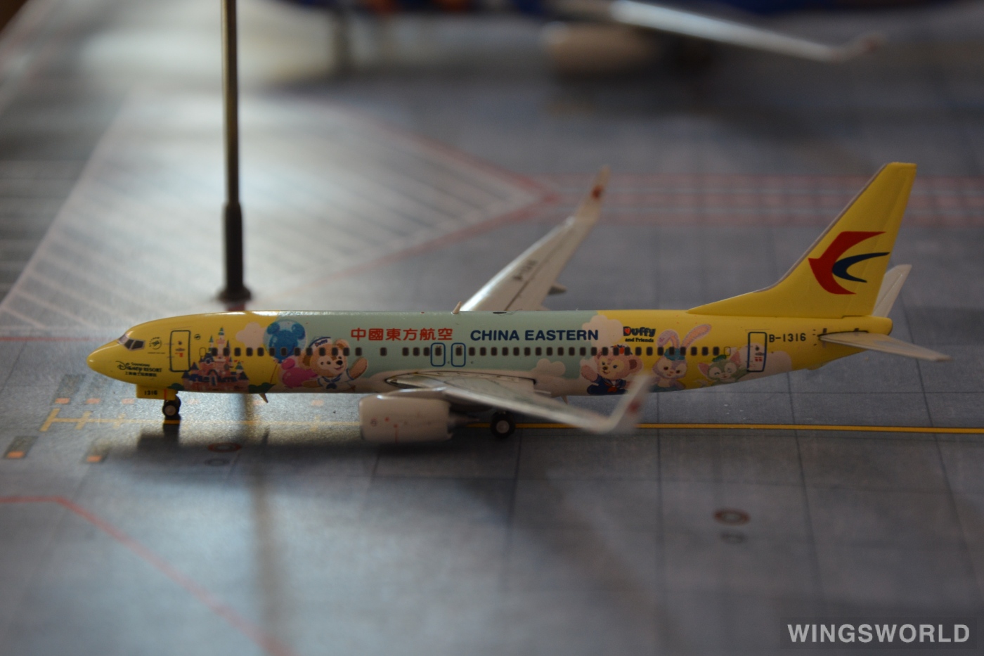 JC Wings 1:400 EW4738008 China Eastern 中国东方航空 Boeing 737-800 B-1316