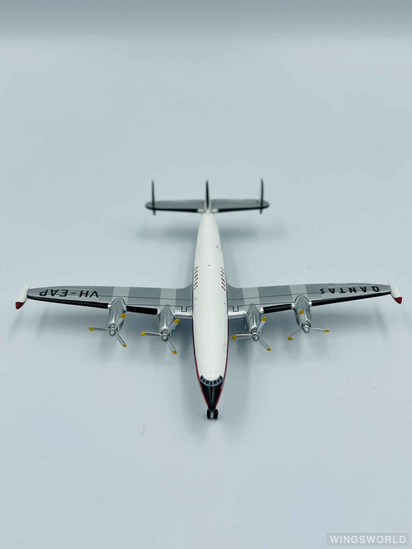 AeroClassics 1:400 ACVHEAP Qantas 澳洲航空 Lockheed L-1049 Super Constellation VH-EAP