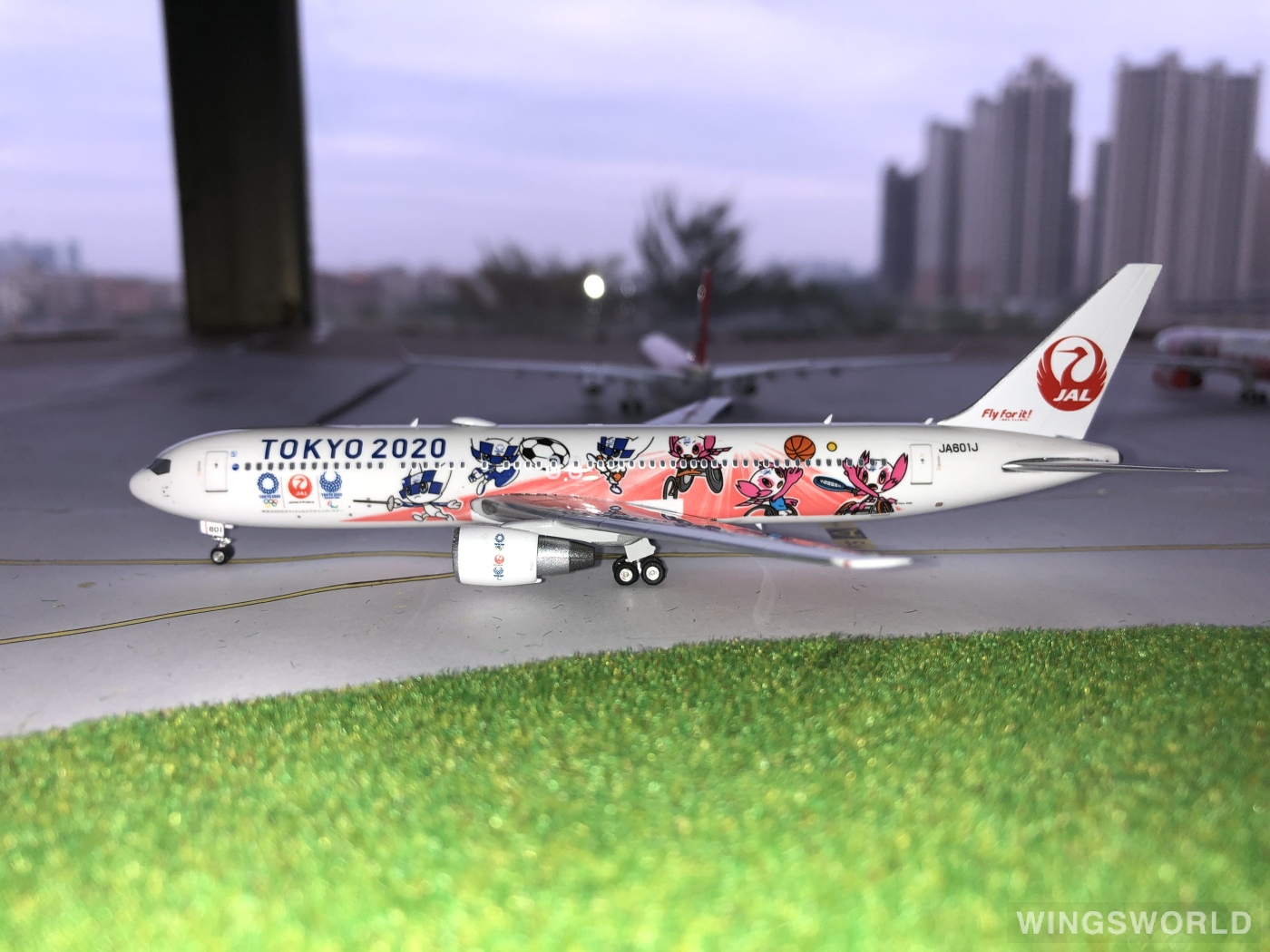 Phoenix 1:400 PH04307 Japan Airlines 日本航空 Boeing 767-300 JA601J