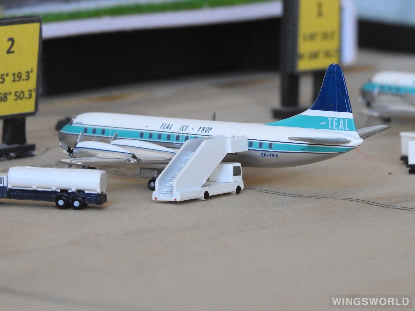 AeroClassics 1:400 ZKTEA Air New Zealand 新西兰航空 Lockheed L-188 Electra ZK-TEA