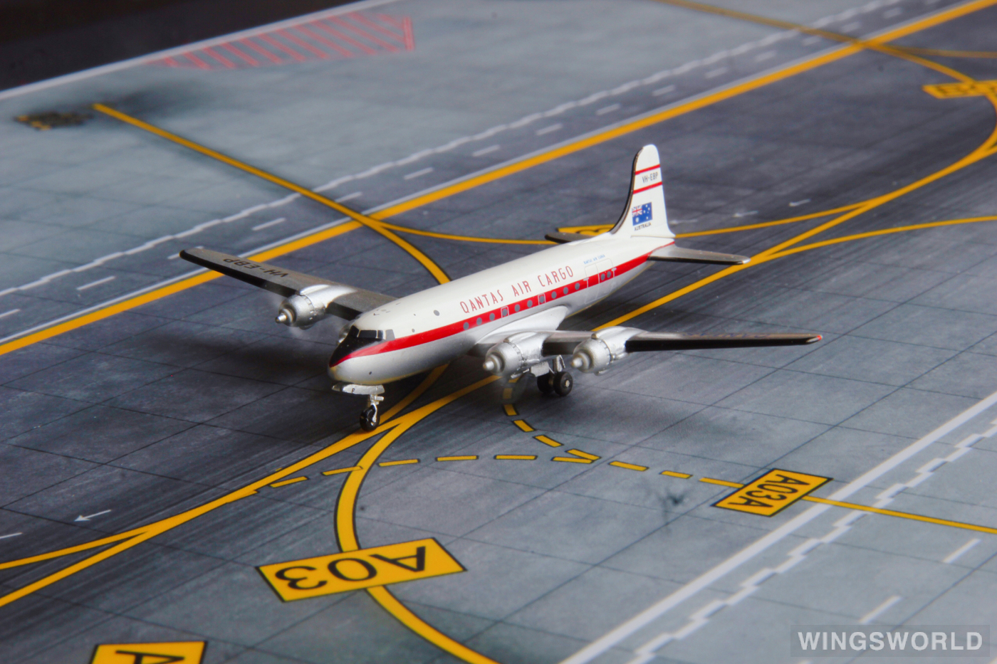 AeroClassics 1:400 ACVHEBP Qantas 澳洲航空 Douglas DC-4 VH-EBP