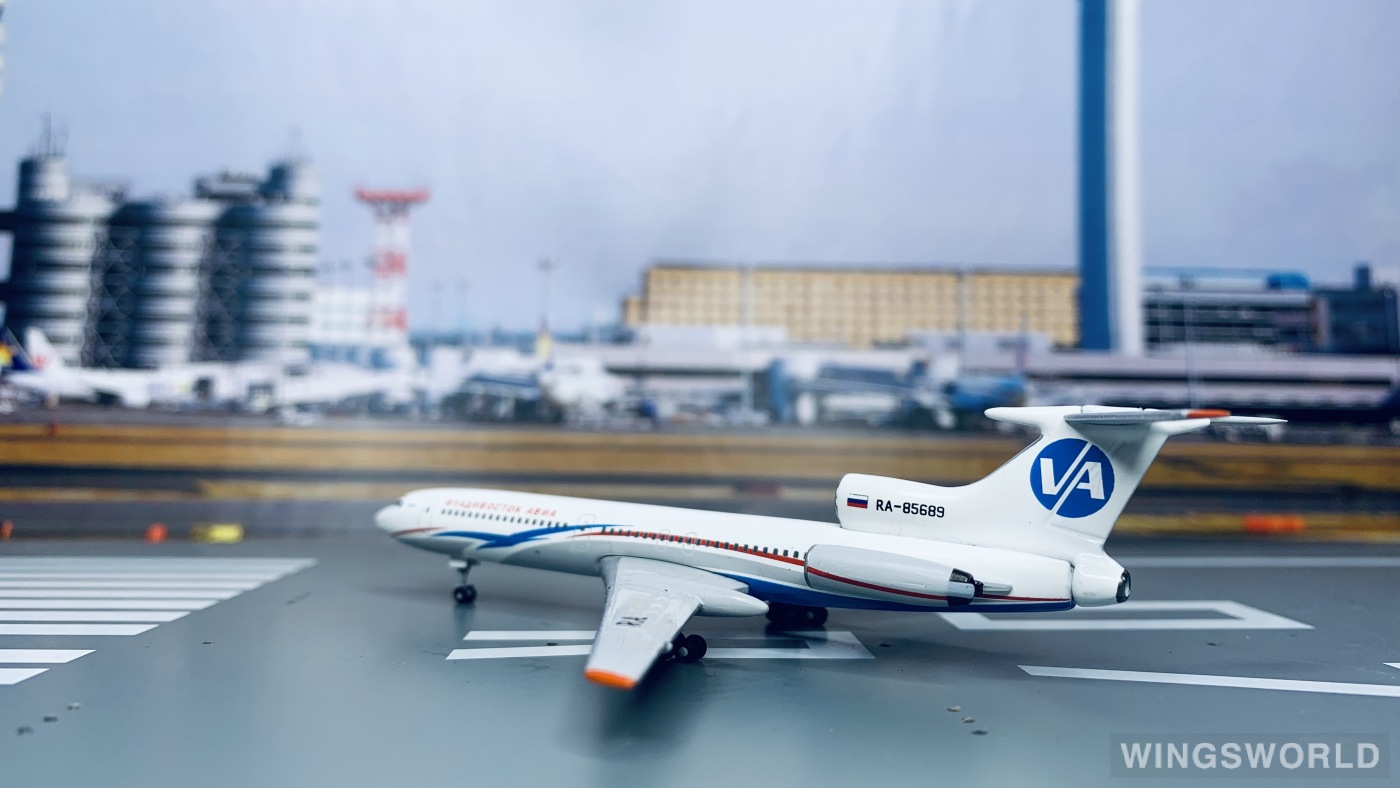 AeroClassics 1:400 AC419864 Vladivostok Air 海参崴航空 Tupolev Tu-154 RA-85689