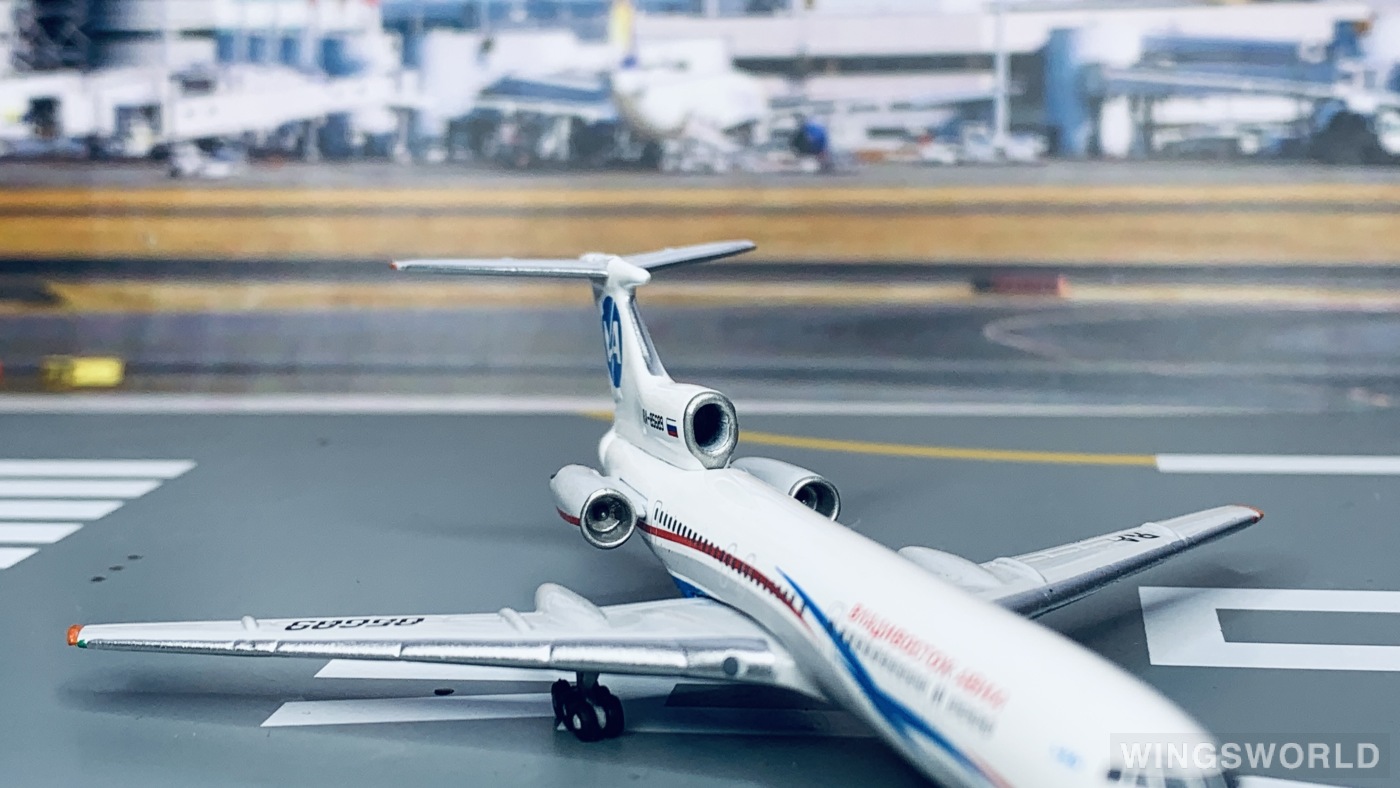 AeroClassics 1:400 AC419864 Vladivostok Air 海参崴航空 Tupolev Tu-154 RA-85689