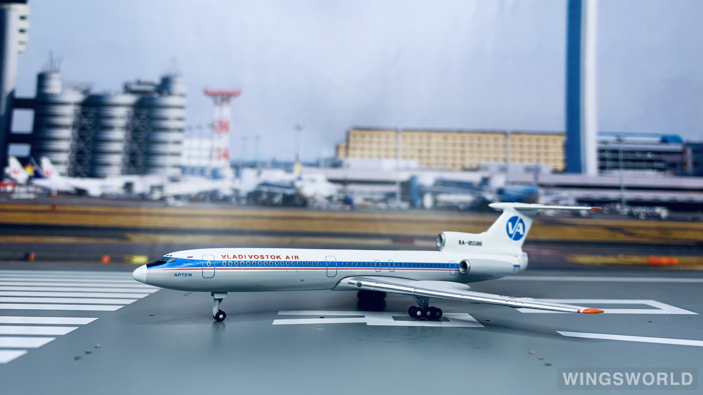 AeroClassics 1:400 AC419863 Vladivostok Air 海参崴航空 Tupolev Tu-154 RA-85588