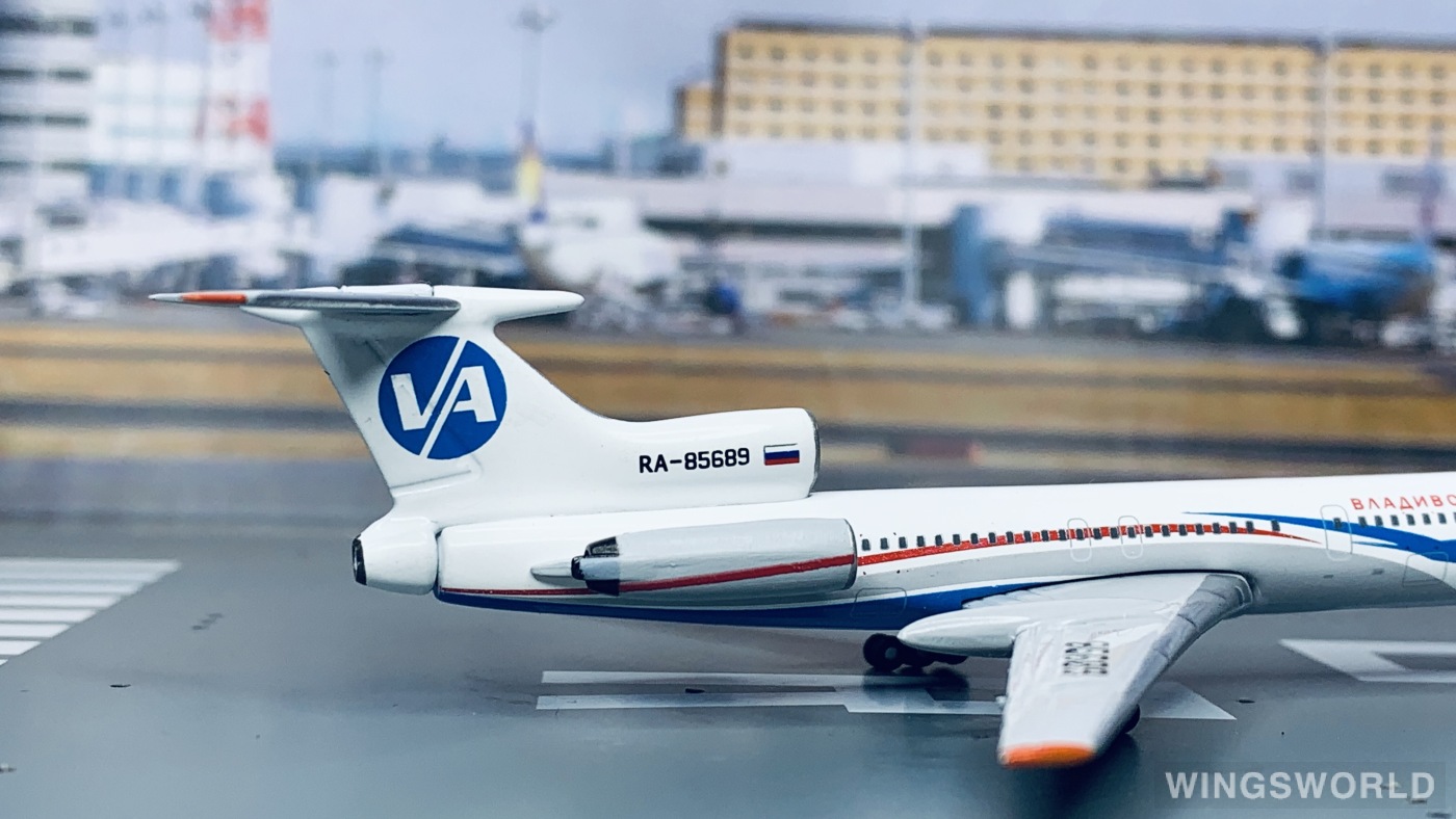 AeroClassics 1:400 AC419864 Vladivostok Air 海参崴航空 Tupolev Tu-154 RA-85689