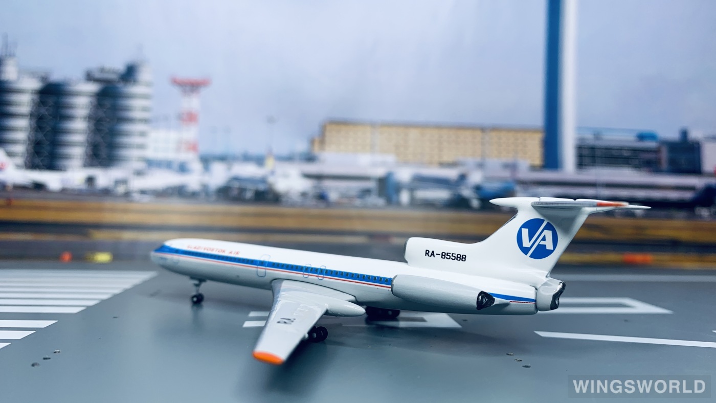 AeroClassics 1:400 AC419863 Vladivostok Air 海参崴航空 Tupolev Tu-154 RA-85588