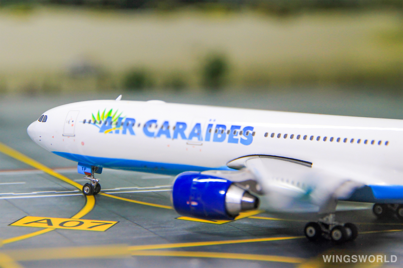Phoenix 1:400 PH11329 Air Caraibes 加勒比航空 Airbus A330-300 F-HPTP