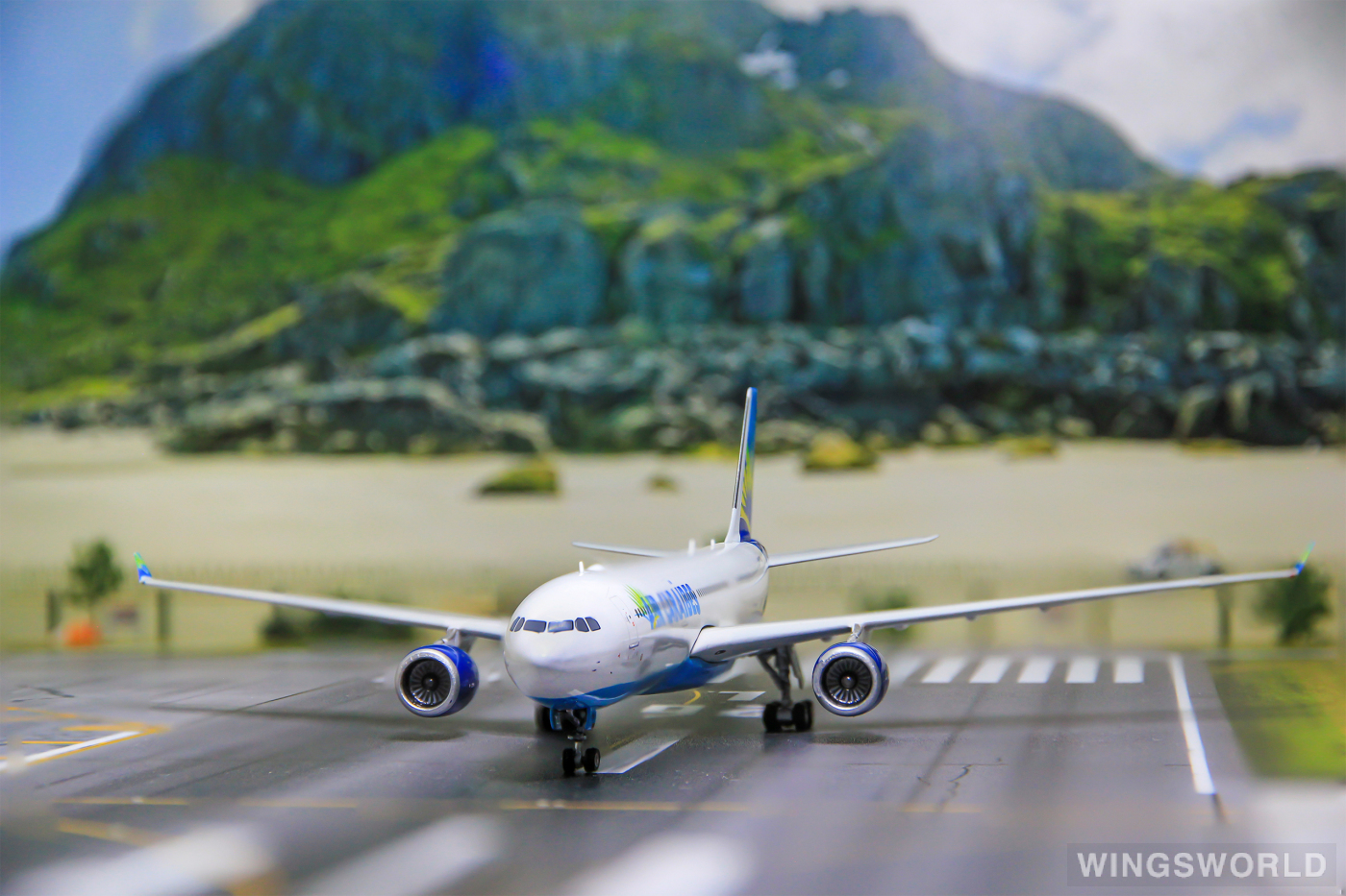 Phoenix 1:400 PH11329 Air Caraibes 加勒比航空 Airbus A330-300 F-HPTP